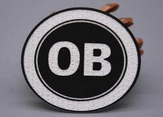 A tela branca de Tatami imprimiu etiquetas com silicone preto Logo For Garments
