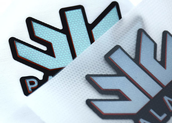 O vestuário de borracha luminoso remenda a etiqueta da transferência térmica do silicone 3D para Ski Suit
