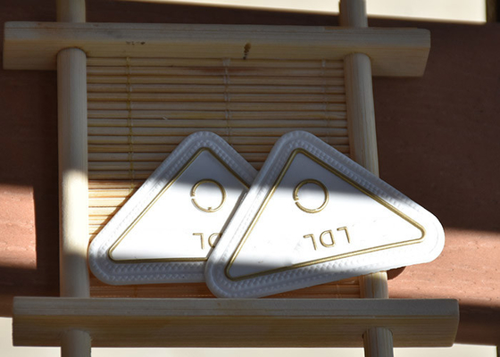 Eco branco TPU amigável imprimiu o ouro personalizado etiqueta Logo For Garments