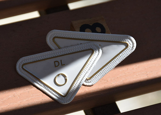 Eco branco TPU amigável imprimiu o ouro personalizado etiqueta Logo For Garments