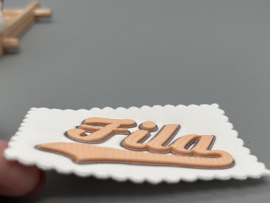 Patches de tecido em relevo personalizados Design de forma personalizada uniforme