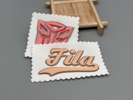 Patches de tecido em relevo personalizados Design de forma personalizada uniforme