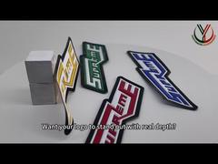 Veja Por Que Escolher Etiquetas de Roupa de Transferência de Calor de Duas Cores em TPU com Logotipo em Relevo