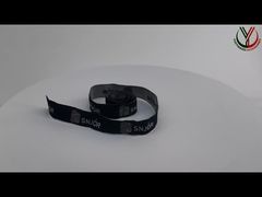 Correias com relevo personalizado para roupas