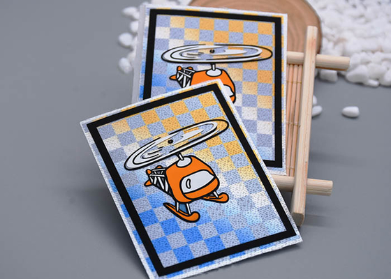 A tela horizontal da tela tecida imprimiu remendos com logotipo amigável do silicone de Eco